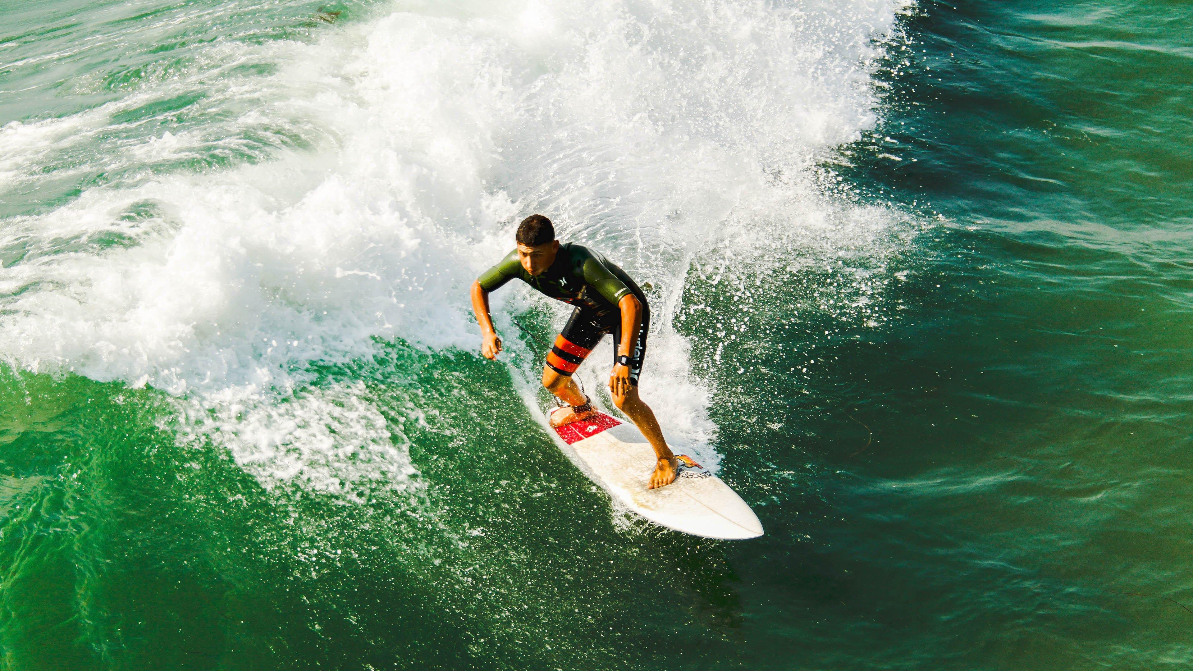 克罗斯全场127次触球+4次关键传球 赛后满分表现引领球队胜利