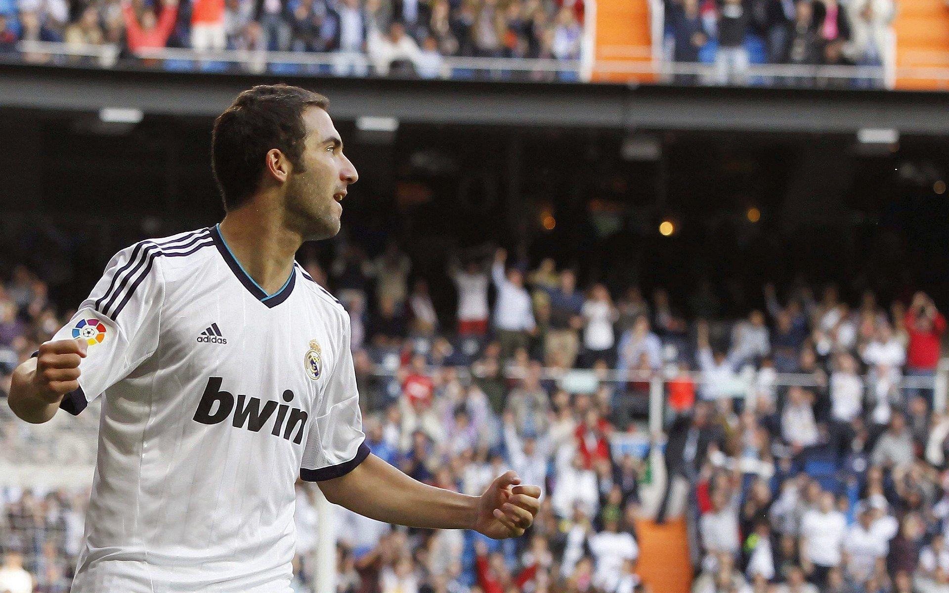 巴萨加入DV9争夺战!尤文锋线核心引四大豪门竞逐,夏窗转会暗流涌动